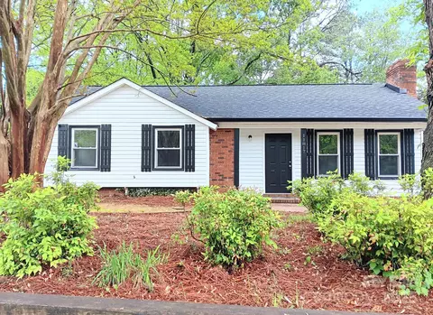 11817 Five Cedars Rd, Charlotte, NC 28226
