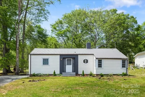 165 N Mitchell St, Rutherfordton, NC 28139