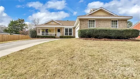 9718 Fairway Ridge Rd, Charlotte, NC 28277
