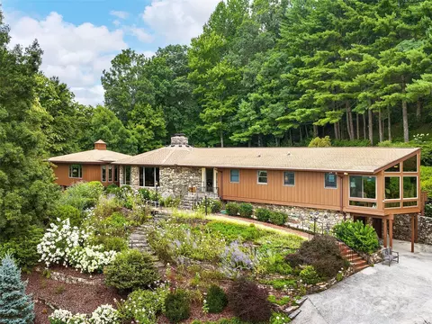 1300 Randy Dr, Hendersonville, NC 28791