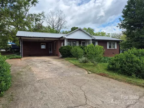 367 Poplar St, Forest City, NC 28043