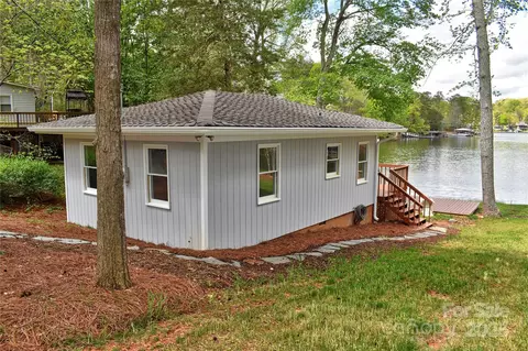 139 Sanford Ln, Badin Lake, NC 28127