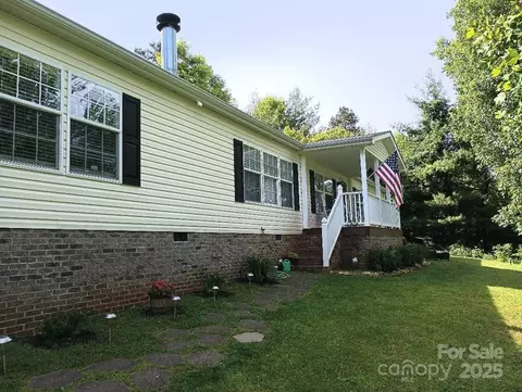213 Wimbledon Ct, Leicester, NC 28748