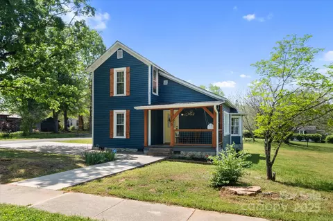 270 S Peak St, Columbus, NC 28722