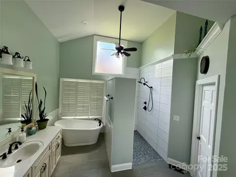 Bath - 1901 Benjamin Dr, Salisbury, NC 28146 photo 1 of 4