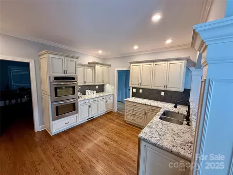 Kitchen - 1901 Benjamin Dr, Salisbury, NC 28146 photo 2 of 6