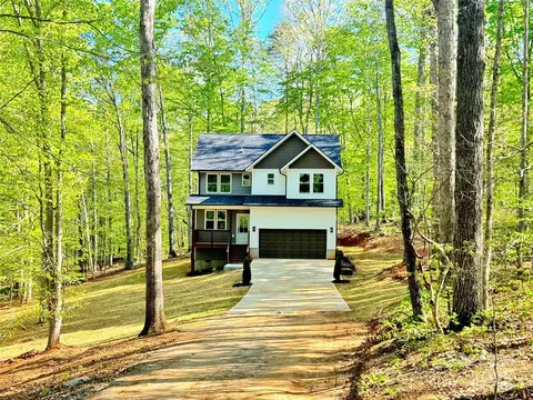 176 Forest Creek Dr, Statesville, NC 28625