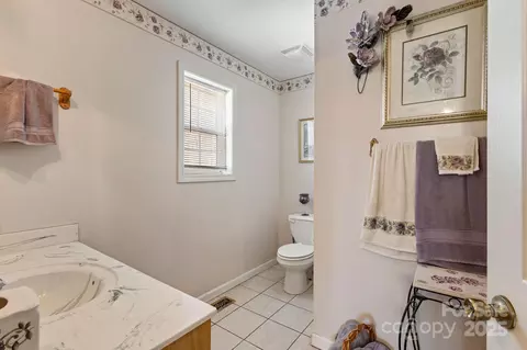 Bath - 4 Dreskin Rd, Murphy, NC 28906 photo 1 of 1