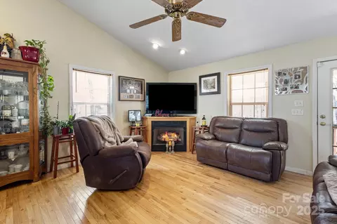 Living - 4 Dreskin Rd, Murphy, NC 28906 photo 1 of 2