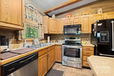 Kitchen - 45 Pinecrest Dr, Franklin, NC 28734 photo 2 of 3
