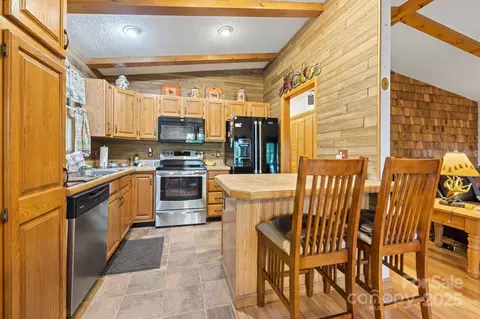 Kitchen - 45 Pinecrest Dr, Franklin, NC 28734 photo 3 of 3
