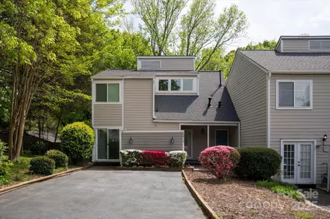 8412 Cricket Lake Dr, Charlotte, NC 28277
