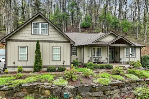 3934 Cabin Creek Rd, Zirconia, NC 28790