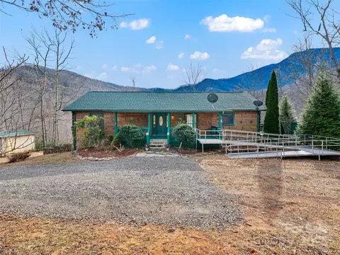 211 Cherry Hollow Rd, Burnsville, NC 28714