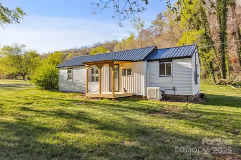 15 Curly Willow Ln, Weaverville, NC 28787