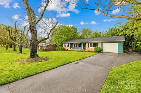 1204 Meadowood Dr, Shelby, NC 28150