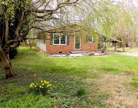 106 Pinetree Dr, Black Mountain, NC 28711