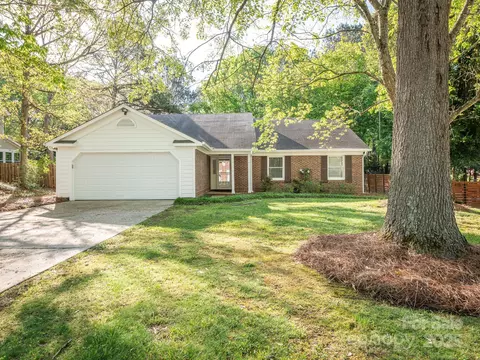 8718 Rittenhouse Cir, Charlotte, NC 28270
