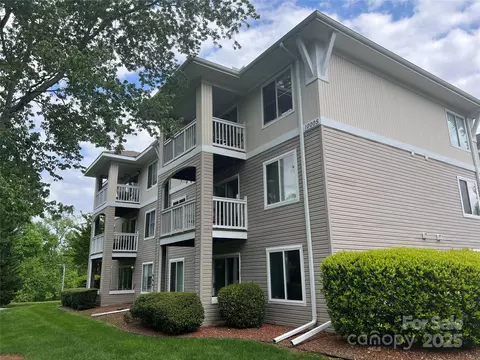 10005 Graduate Ln, Charlotte, NC 28262