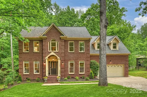 7067 Rocky Falls Rd, Charlotte, NC 28211