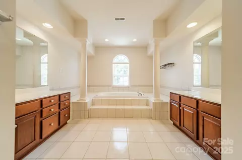 Bath - 709 Circle Trace Rd, Monroe, NC 28110 photo 3 of 6