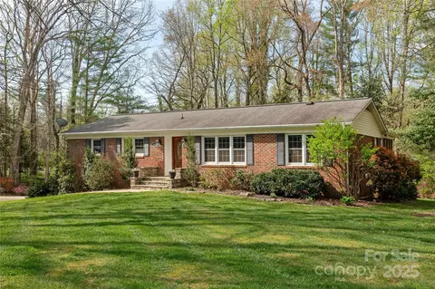 215 Shannon Rd, Hendersonville, NC 28791