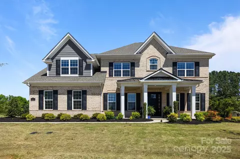 1052 Harlows Crossing Dr, Weddington, NC 28104