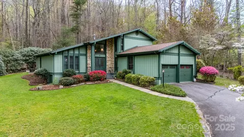 9 Chippewa Ln, Hendersonville, NC 28791