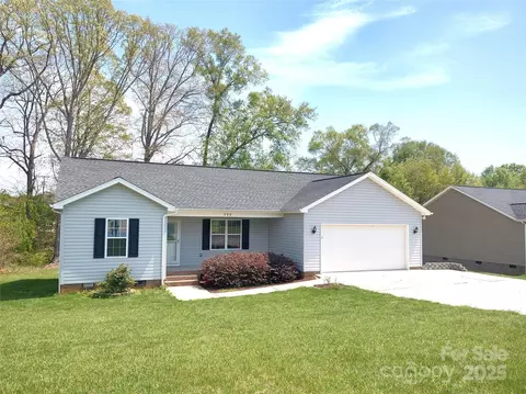 295 Green Meadows Dr, Taylorsville, NC 28681