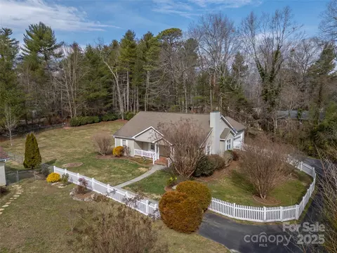 103 Sinclair Ln, Hendersonville, NC 28739