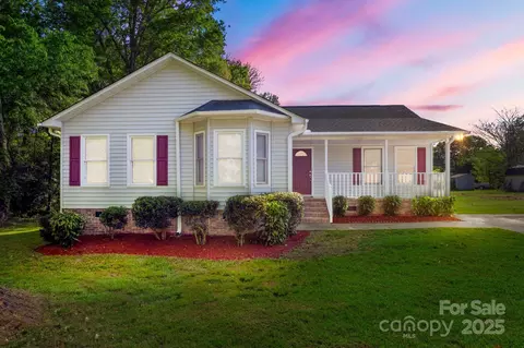 1325 Red Oaks Dr, Rock Hill, SC 29730