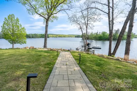 302 Pattersons Brg, New London, NC 28127