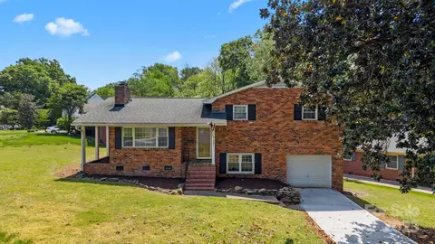 5301 Baker Dr, Charlotte, NC 28210