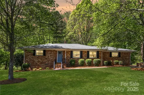 6325 Elmwood Cir, Charlotte, NC 28214