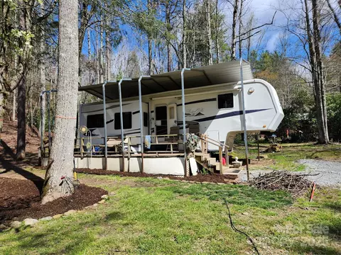 80 S Jarvis Dr, Hendersonville, NC 28792