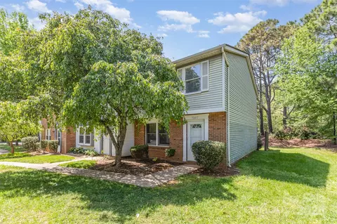 7507 Holly Grove Ct, Charlotte, NC 28227