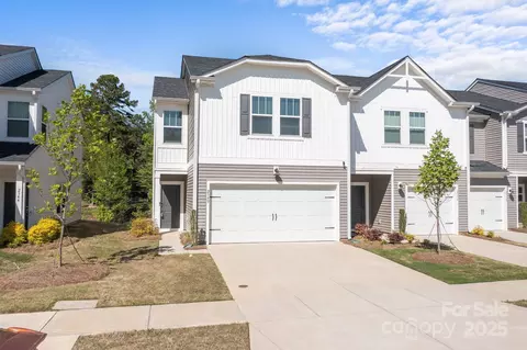 2340 Belterra Dr, Charlotte, NC 28216
