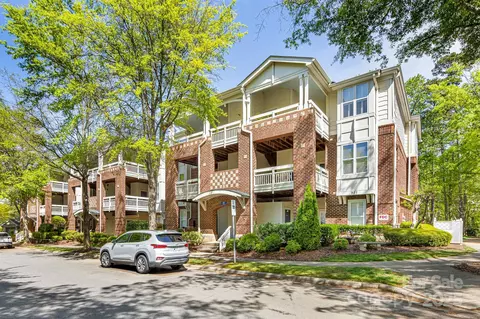 921 NE 39 Dr #39, Davidson, NC 28036