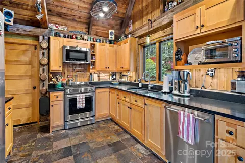 692 Hidden Acres Dr, Marion, NC 28752 photo 16