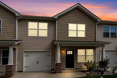 4 Chambers Garden Dr, Arden, NC 28704