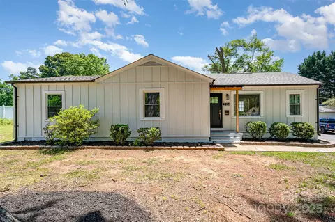 504 N Hawthorne St, Mount Holly, NC 28120