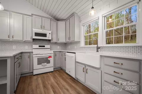 Kitchen - 33 Valhalla Dr, Tryon, NC 28782 photo 1 of 1
