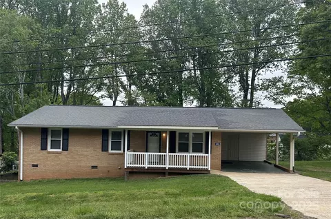 609 E Maine Ave, Bessemer City, NC 28016