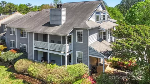 6053 Treetop Ct, Charlotte, NC 28212