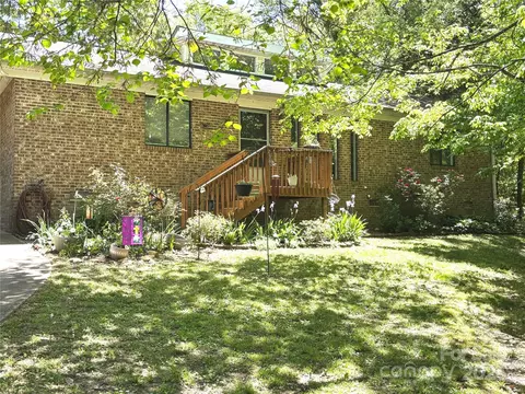 6212 Sunset Cir, Charlotte, NC 28216