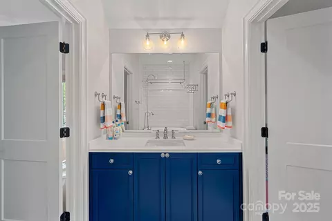 Bath - 503 Walnut St, Davidson, NC 28036 photo 5 of 7