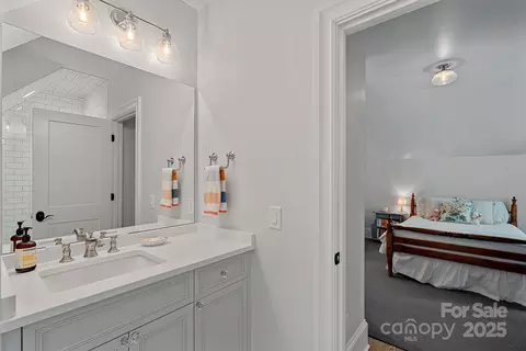 Bath - 503 Walnut St, Davidson, NC 28036 photo 4 of 7