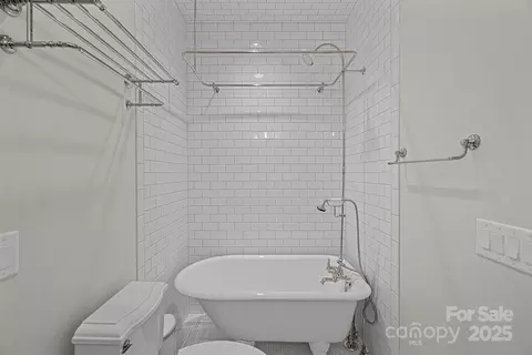 Bath - 503 Walnut St, Davidson, NC 28036 photo 6 of 7