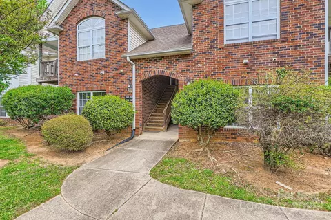2515 Carya Pond Ln, Charlotte, NC 28212