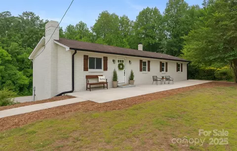 1904 27th Avenue Ne Dr NE, Hickory, NC 28601